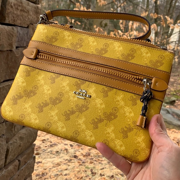 🔥SALE🔥Authentic Coach signature leather large zip pouch - Picture 6 of 6